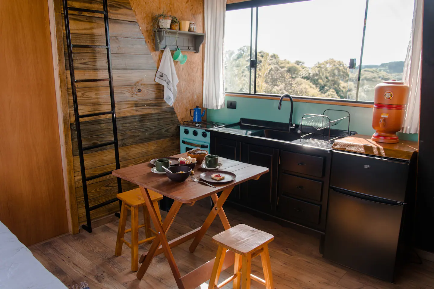 Coletivo Bambu a Pique - Cabana Sol, cozinha com vista para fora